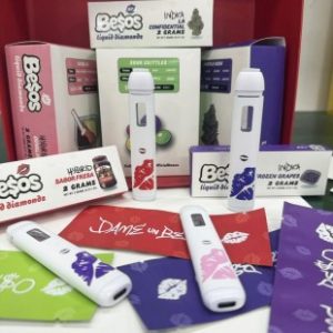 Besos 2g Disposable Vape pen, sleek design, vibrant Mangoneada packaging, with live resin and liquid diamonds for potent vaping