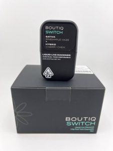 Close‑up of Boutiq Switch V5 displaying triple‑flavor mode switching with premium liquid live diamonds oil chambers.